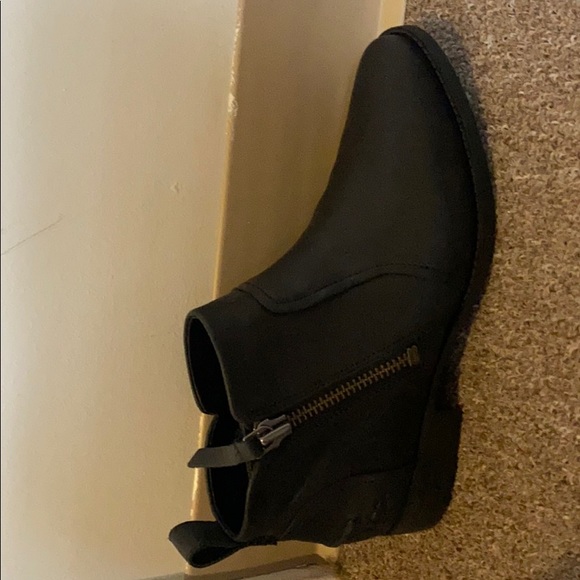 Uggs - Picture 2 of 4